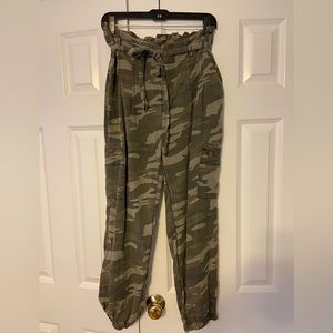 Express Super High Rise Army Cargo Pant in a size Medium